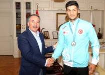 Ağrılı sporcu Malkan 18. Akdeniz Oyunları’nda gümüş madalya kazandı