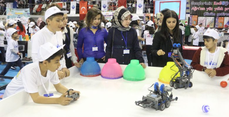 Ağrılı öğrenci TSK için Türkiye’de ilk kodlamalı ‘drone’ üretti