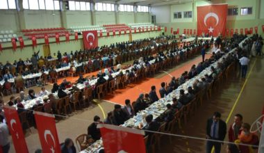Vali Elban Diyadin’de vatandaşlarla iftar yaptı